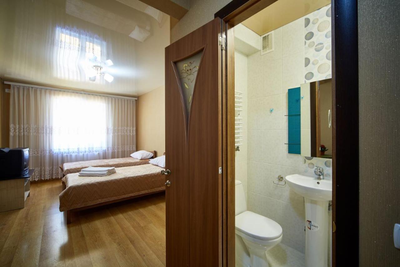 Domashniy Hotel Kamianets-Podilskyi Exterior photo